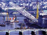 Lifting the London Eye